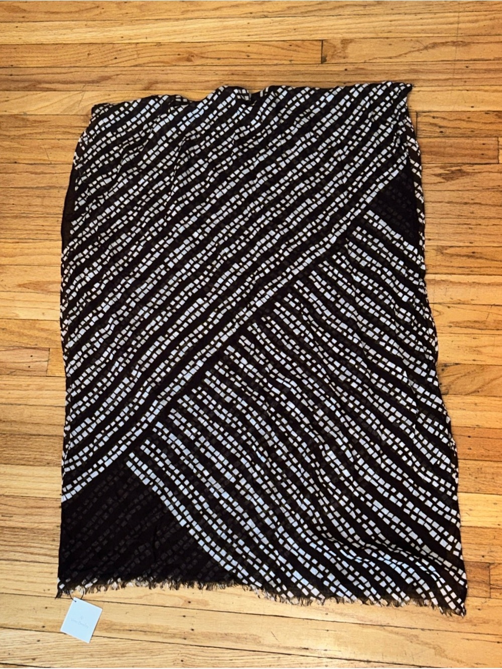 Vera Bradley Soft Fringe Scarf Brown & Off-White/Cream Abstract Pattern